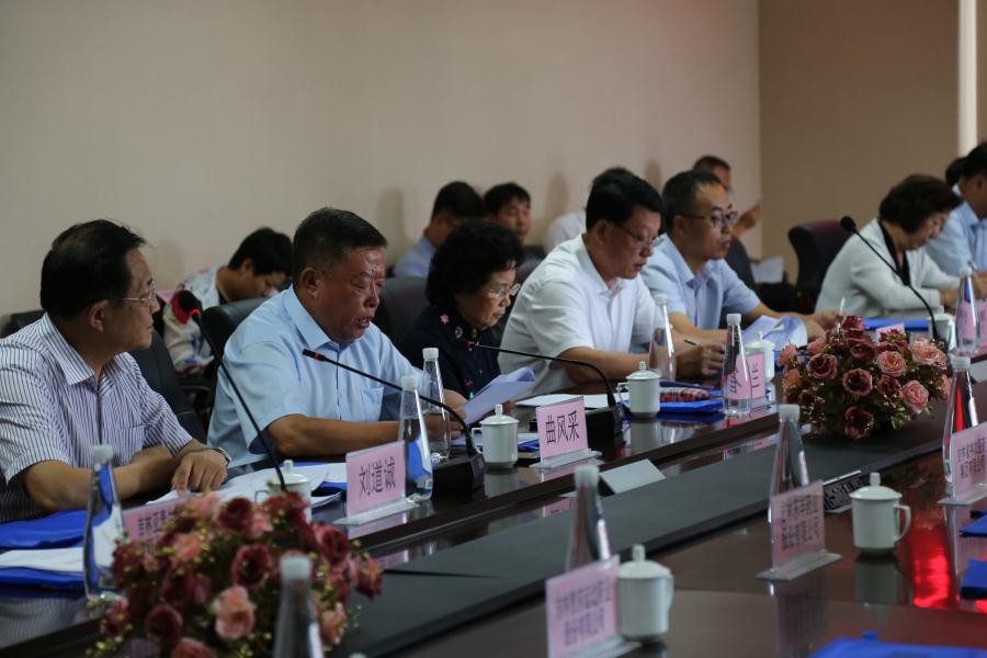 董事長、總經(jīng)理曲風(fēng)采在會議上做重要講話。 孫濤攝.jpg